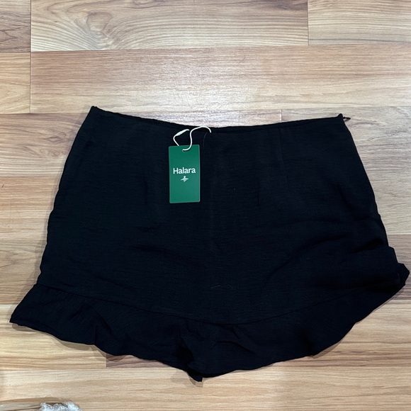 Casual Black Ruffle Hem Skort NWT - Picture 2 of 3